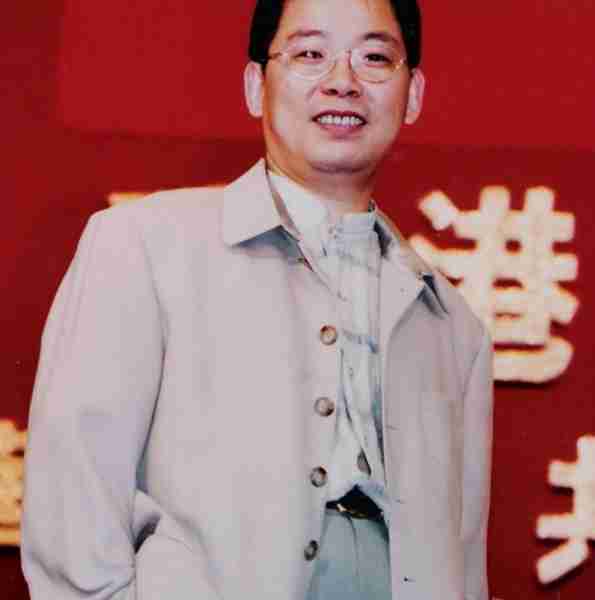 在春晚唱了一首歌，被封杀14年，今身价过亿，全部无偿捐献给祖国_5-第11张图片-九妖电影