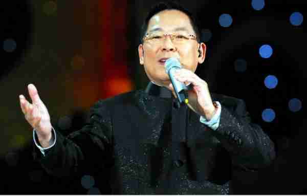 在春晚唱了一首歌，被封杀14年，今身价过亿，全部无偿捐献给祖国_5-第21张图片-九妖电影