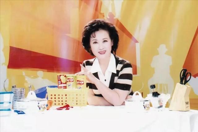 她是央视著名主持人,退休8年被央视返聘,现72岁被称为最美姥姥-第5张图片-九妖电影 她是央视著名主持人,退休8年被央视返聘,现72岁被称为最美姥姥-第5张图片-九妖电影