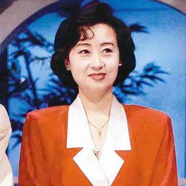 她是央视著名主持人,退休8年被央视返聘,现72岁被称为最美姥姥-第7张图片-九妖电影 她是央视著名主持人,退休8年被央视返聘,现72岁被称为最美姥姥-第7张图片-九妖电影