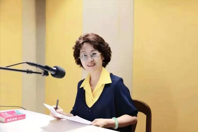她是央视著名主持人,退休8年被央视返聘,现72岁被称为最美姥姥-第8张图片-九妖电影 她是央视著名主持人,退休8年被央视返聘,现72岁被称为最美姥姥-第8张图片-九妖电影