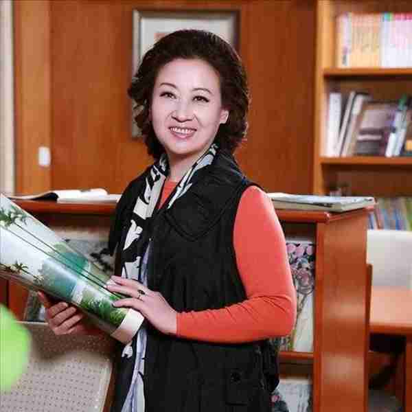 她是央视著名主持人,退休8年被央视返聘,现72岁被称为最美姥姥-第12张图片-九妖电影 她是央视著名主持人,退休8年被央视返聘,现72岁被称为最美姥姥-第12张图片-九妖电影