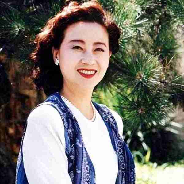她是央视著名主持人,退休8年被央视返聘,现72岁被称为最美姥姥-第16张图片-九妖电影 她是央视著名主持人,退休8年被央视返聘,现72岁被称为最美姥姥-第16张图片-九妖电影