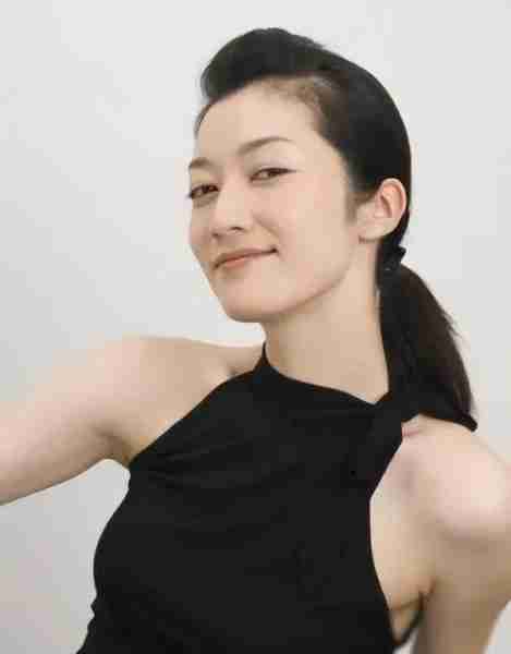 她是日本人,跑龙套10年,靠《伪装者》爆红,两任丈夫都是中国-第17张图片-九妖电影 她是日本人,跑龙套10年,靠《伪装者》爆红,两任丈夫都是中国-第17张图片-九妖电影
