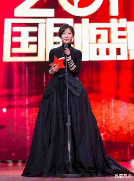 坎坷的王珞丹：40岁仍未婚，母亲上综艺节目里催婚，她恨嫁吗？-第8张图片-九妖电影