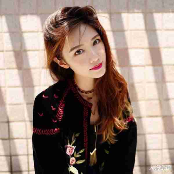 她是生于苏州的华裔小姐，每10秒进账6位数，嫁金融才俊四年抱仨-第2张图片-九妖电影