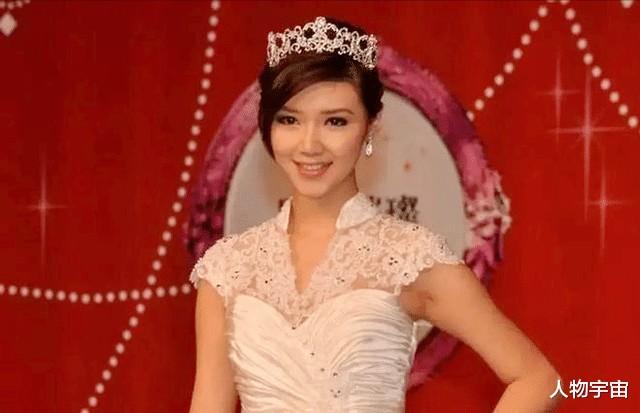 她是生于苏州的华裔小姐，每10秒进账6位数，嫁金融才俊四年抱仨-第3张图片-九妖电影