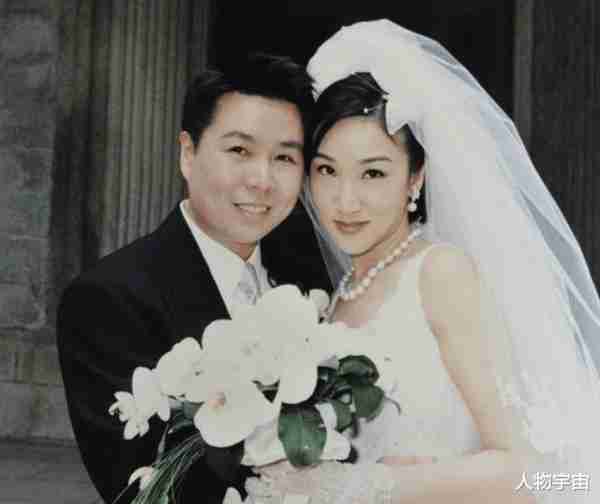 她是香港九巴新抱，漂亮社交达人，得老公深宠26年，3子女皆出色-第1张图片-九妖电影