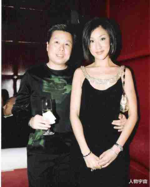 她是香港九巴新抱，漂亮社交达人，得老公深宠26年，3子女皆出色-第3张图片-九妖电影