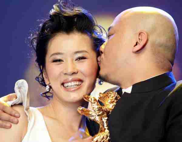 她曾把黄渤吻到害羞,与导演同居12年遭抛弃,今47岁身价高达40亿-第10张图片-九妖电影 她曾把黄渤吻到害羞,与导演同居12年遭抛弃,今47岁身价高达40亿-第10张图片-九妖电影