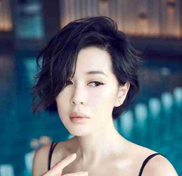 她曾把黄渤吻到害羞,与导演同居12年遭抛弃,今47岁身价高达40亿-第17张图片-九妖电影 她曾把黄渤吻到害羞,与导演同居12年遭抛弃,今47岁身价高达40亿-第17张图片-九妖电影