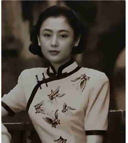 她被称为“大陆第一美人”，两大名导为其着迷，今55岁活得像25岁-第8张图片-九妖电影