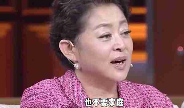 她被称为“大陆第一美人”，两大名导为其着迷，今55岁活得像25岁-第27张图片-九妖电影