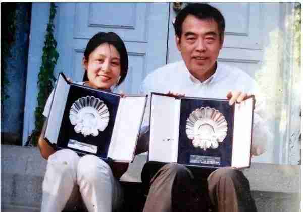 她被称为“大陆第一美人”，两大名导为其着迷，今55岁活得像25岁-第32张图片-九妖电影