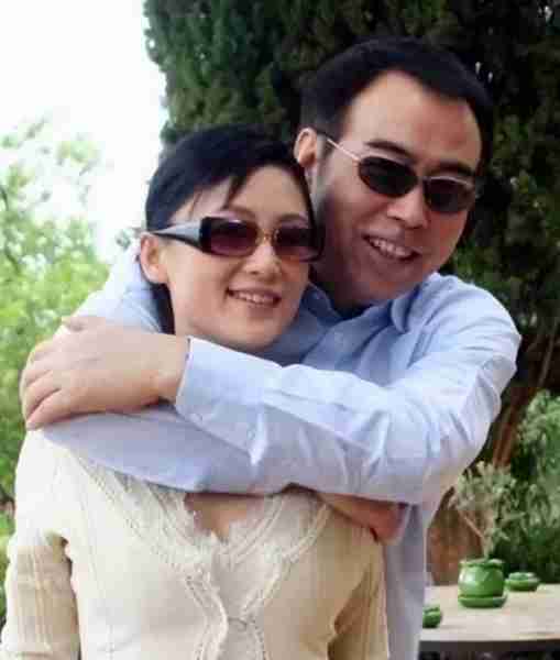 她被称为“大陆第一美人”，两大名导为其着迷，今55岁活得像25岁-第54张图片-九妖电影
