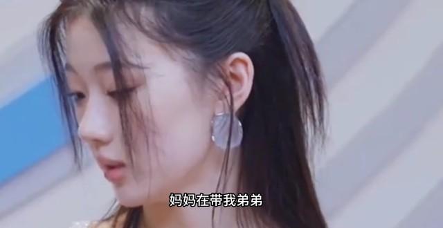 大四学生单依纯：出道三年两上春晚！是老天爷赏饭吃还是家有矿？-第18张图片-九妖电影