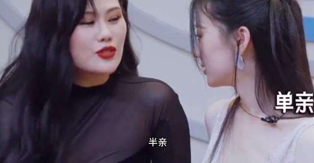大四学生单依纯：出道三年两上春晚！是老天爷赏饭吃还是家有矿？-第17张图片-九妖电影