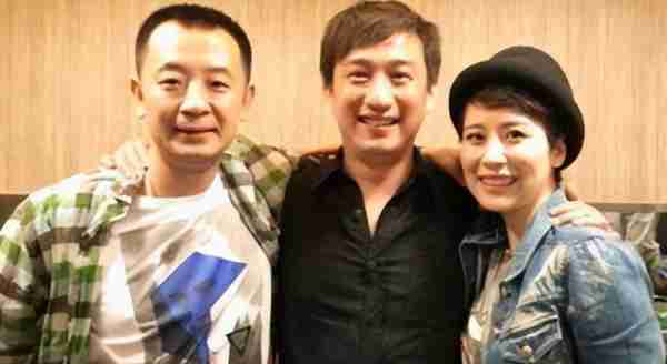 黄海波携妻子庆结婚十周年，8岁儿子罕露面很帅气，黄磊到场祝贺-第6张图片-九妖电影