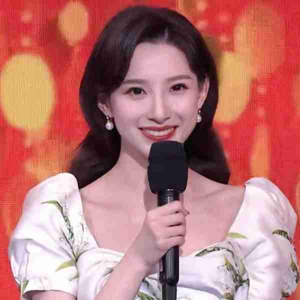 央视2024龙年春晚主持人来袭，朱军、董卿、朱迅、李思思无缘春晚-第3张图片-九妖电影