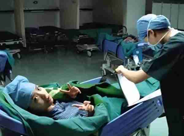 央视一姐朱迅：2次患癌，7次上春晚，挚爱男人离世，抱憾终生-第10张图片-九妖电影