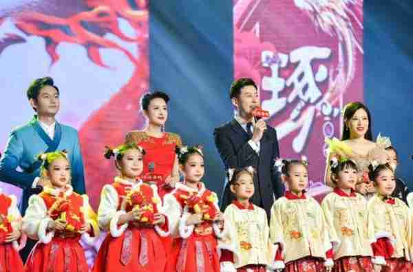 央视主持张蕾：扎根央视16年后离职，如今上家乡春晚再次证明实力-第14张图片-九妖电影