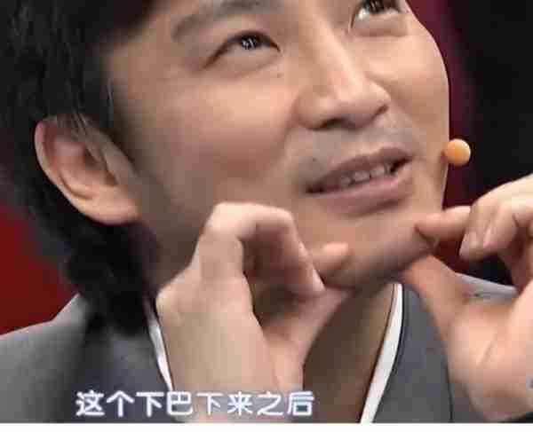 央视春晚一曲成名，被砍下巴脱落缝130针变阶下囚，今卖马桶为生_2-第9张图片-九妖电影