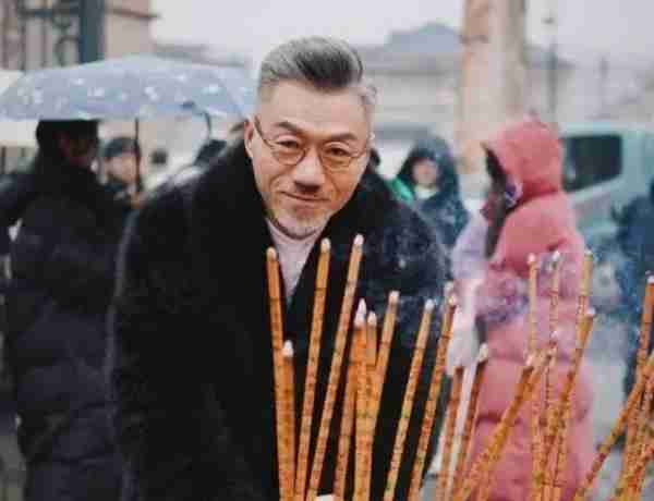 娱乐圈再传噩耗！52岁“爽剧”演员肖万阁，因急性肠穿孔不幸去世-第3张图片-九妖电影