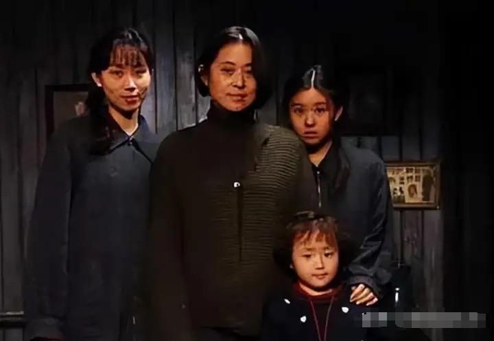 娱乐圈唯一一朵白莲花，从不拍吻戏，被丈夫宠爱17年，36岁怀二胎-第4张图片-九妖电影