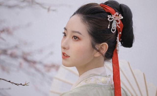 央视王牌综艺节目迎来新美女主持人，既活泼可爱又风趣幽默！-第1张图片-九妖电影
