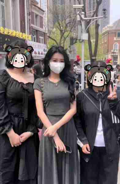 孙怡罕见公开泳装美照，对镜卖萌状态超好，纤细小蛮腰抢镜-第5张图片-九妖电影