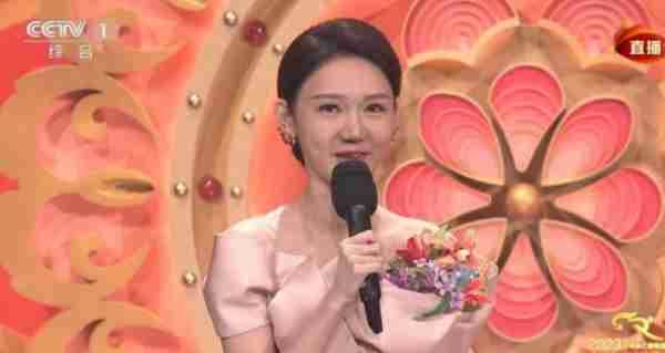 央视龙年春晚完成首次彩排，主持人龙洋现身，另外两位也可以锁定-第1张图片-九妖电影