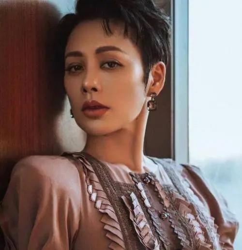 宁愿缴纳千万巨款,也不愿放弃当中国人!这几位拒改国籍的真霸气-第7张图片-九妖电影 宁愿缴纳千万巨款,也不愿放弃当中国人!这几位拒改国籍的真霸气-第7张图片-九妖电影