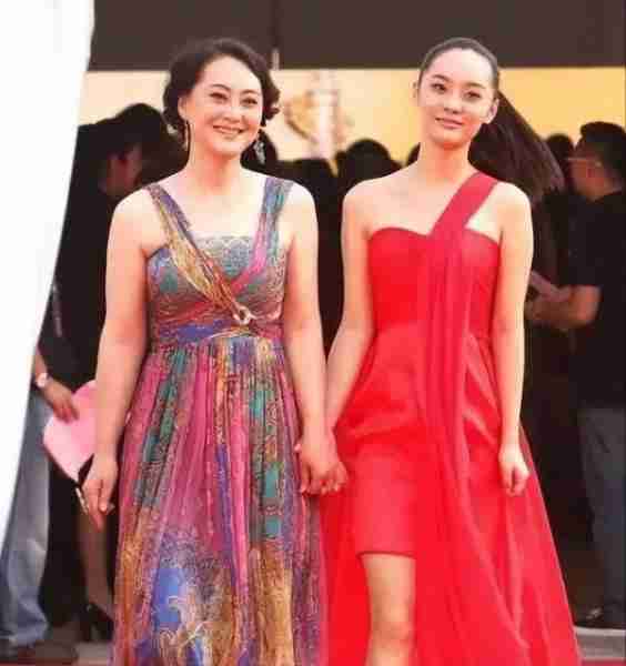 宋佳:抛弃病夫,甩掉导演,55岁再嫁豪门的她如今怎么样了?-第7张图片-九妖电影 宋佳:抛弃病夫,甩掉导演,55岁再嫁豪门的她如今怎么样了?-第7张图片-九妖电影