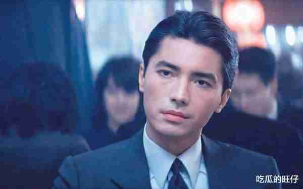尊龙：出身贫寒却一身贵气，无儿无女孑然一身，现今70岁挺着大肚腩-第3张图片-九妖电影