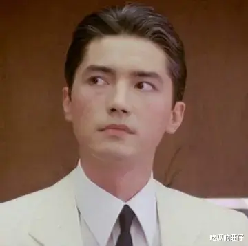 尊龙：出身贫寒却一身贵气，无儿无女孑然一身，现今70岁挺着大肚腩-第5张图片-九妖电影