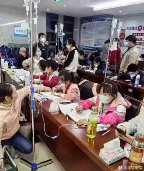 女孩服药自杀，亲妈被骂上热搜！TVB的真人秀，7年前早就预言了…-第43张图片-九妖电影