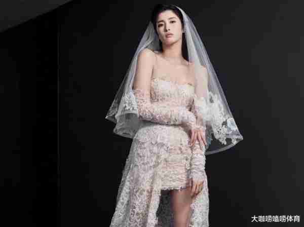女足前国门晒婚纱照！曾受邀参加非诚勿扰，身高1米88神似王祖贤-第1张图片-九妖电影