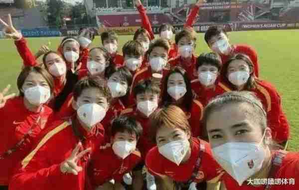 女足前国门晒婚纱照！曾受邀参加非诚勿扰，身高1米88神似王祖贤-第6张图片-九妖电影