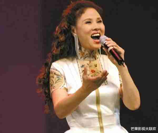 她24岁一唱成名，48岁丈夫入狱不抛弃，患癌后丈夫用全部身家医治-第1张图片-九妖电影