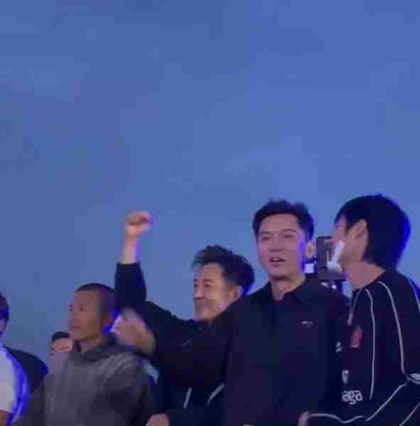小杨哥电音节排面十足！李晨陈浩民钟丽缇等捧场，小黄露面更美了-第2张图片-九妖电影
