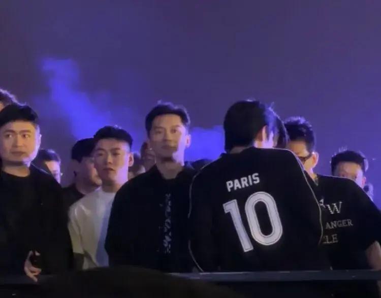 小杨哥电音节排面十足！李晨陈浩民钟丽缇等捧场，小黄露面更美了-第4张图片-九妖电影