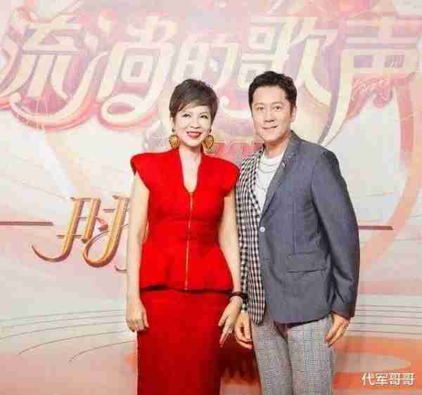 她9次上春晚，被老外男友“骗财骗色”，嫁小13岁丈夫，如今怎样了-第8张图片-九妖电影