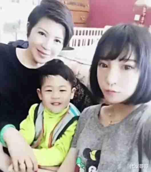 她9次上春晚，被老外男友“骗财骗色”，嫁小13岁丈夫，如今怎样了-第17张图片-九妖电影