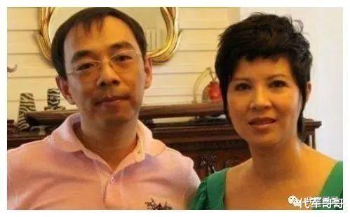 她9次上春晚，被老外男友“骗财骗色”，嫁小13岁丈夫，如今怎样了-第19张图片-九妖电影