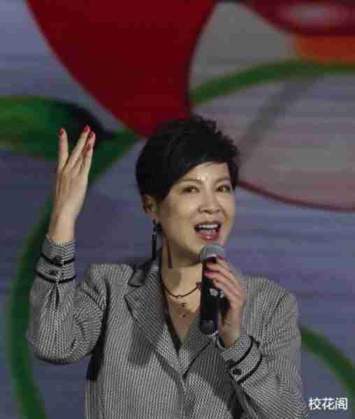 她9次上春晚，被老外骗走3千万，40岁嫁小13岁男友，如今怎样-第9张图片-九妖电影