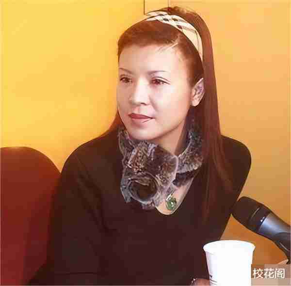 她9次上春晚，被老外骗走3千万，40岁嫁小13岁男友，如今怎样-第14张图片-九妖电影