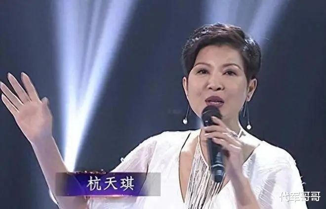她9次登上春晚，被老外骗走3千万，40岁嫁小13岁男友，如今怎样-第1张图片-九妖电影