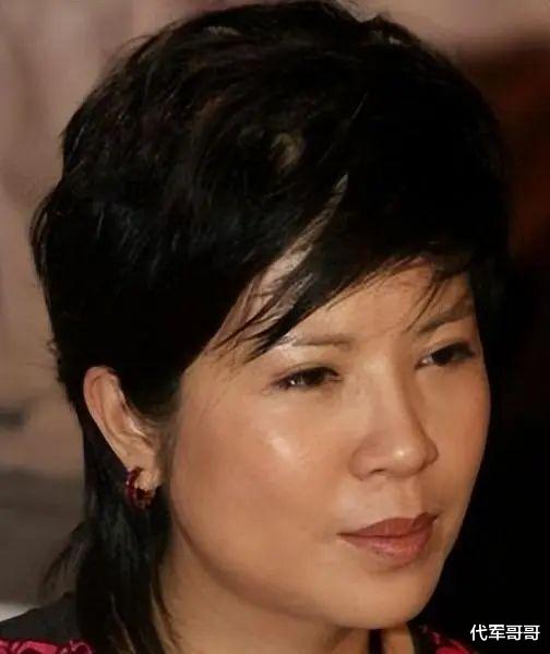 她9次登上春晚，被老外骗走3千万，40岁嫁小13岁男友，如今怎样-第7张图片-九妖电影