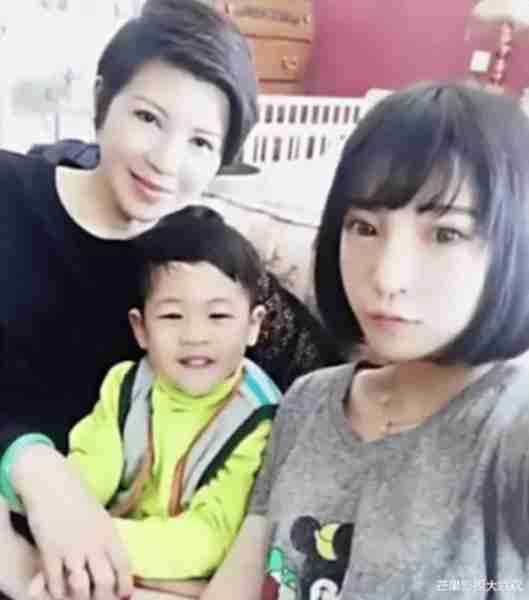 她9次登上春晚，被老外骗走3千万，40岁嫁小13岁男友，如今怎样_1-第56张图片-九妖电影
