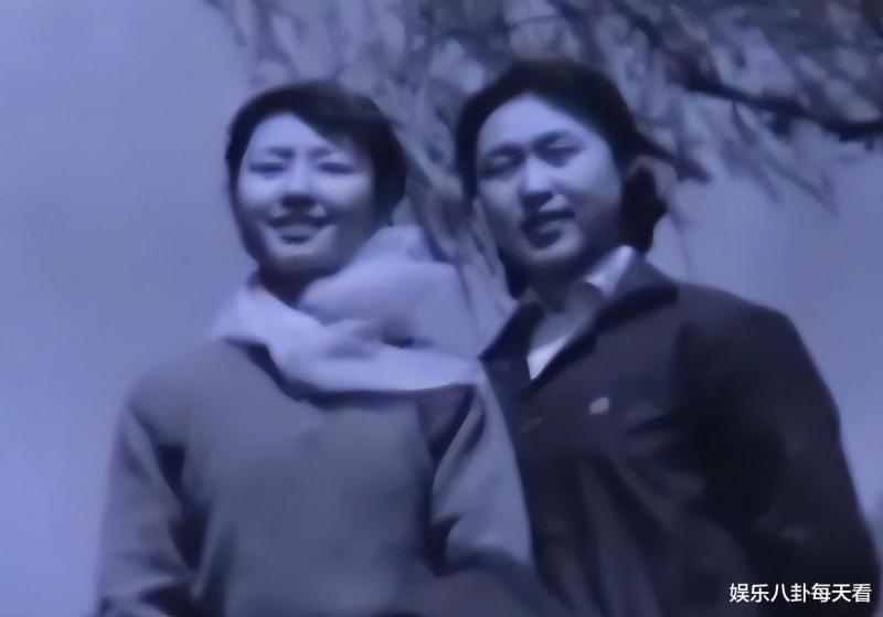 她因一首歌走红，多次上春晚，丈夫入狱后出场费5万降到2千，55岁病逝-第3张图片-九妖电影